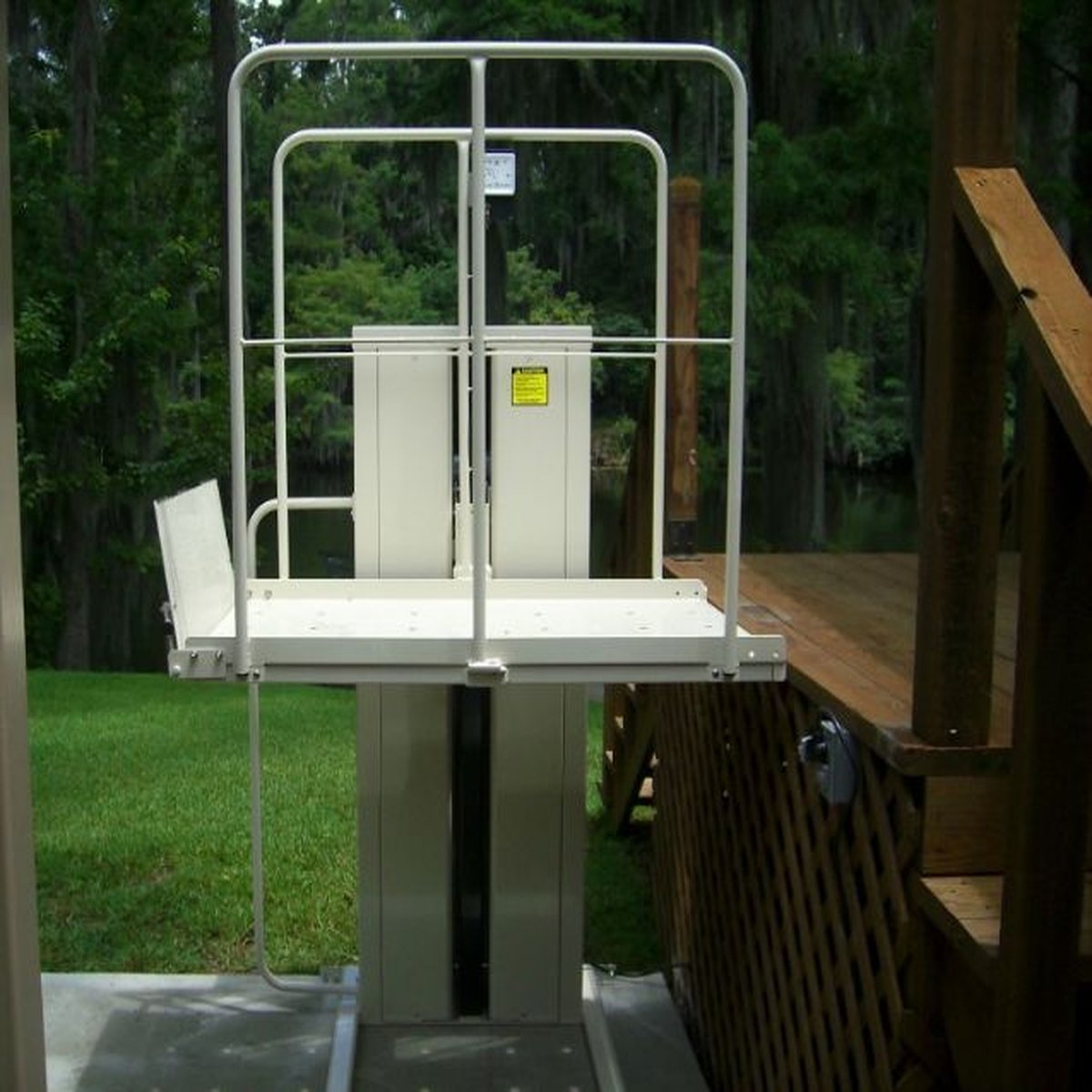 Mac's Vertical Platform Lift - Image 3